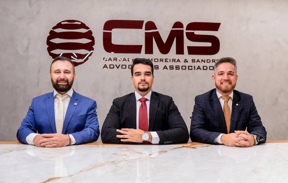 Equipe CMS Advogados na sede de Anápolis